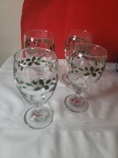 set of 4 Holly & Berries Water / Ice Tea Goblets Anchor Hocking? Libbey:?