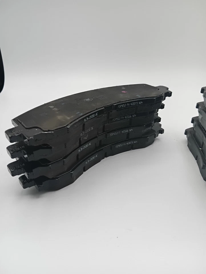 Juego de pastillas de freno delanteras y traseras Ford OEM F150 Expedition Lincoln Navigator Foto 2 de 4