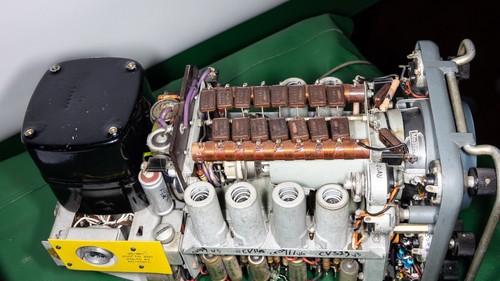 Metrovic CT52 oscilloscope Military surplus with delay line pulse wiewing Rare - Photo 4/10