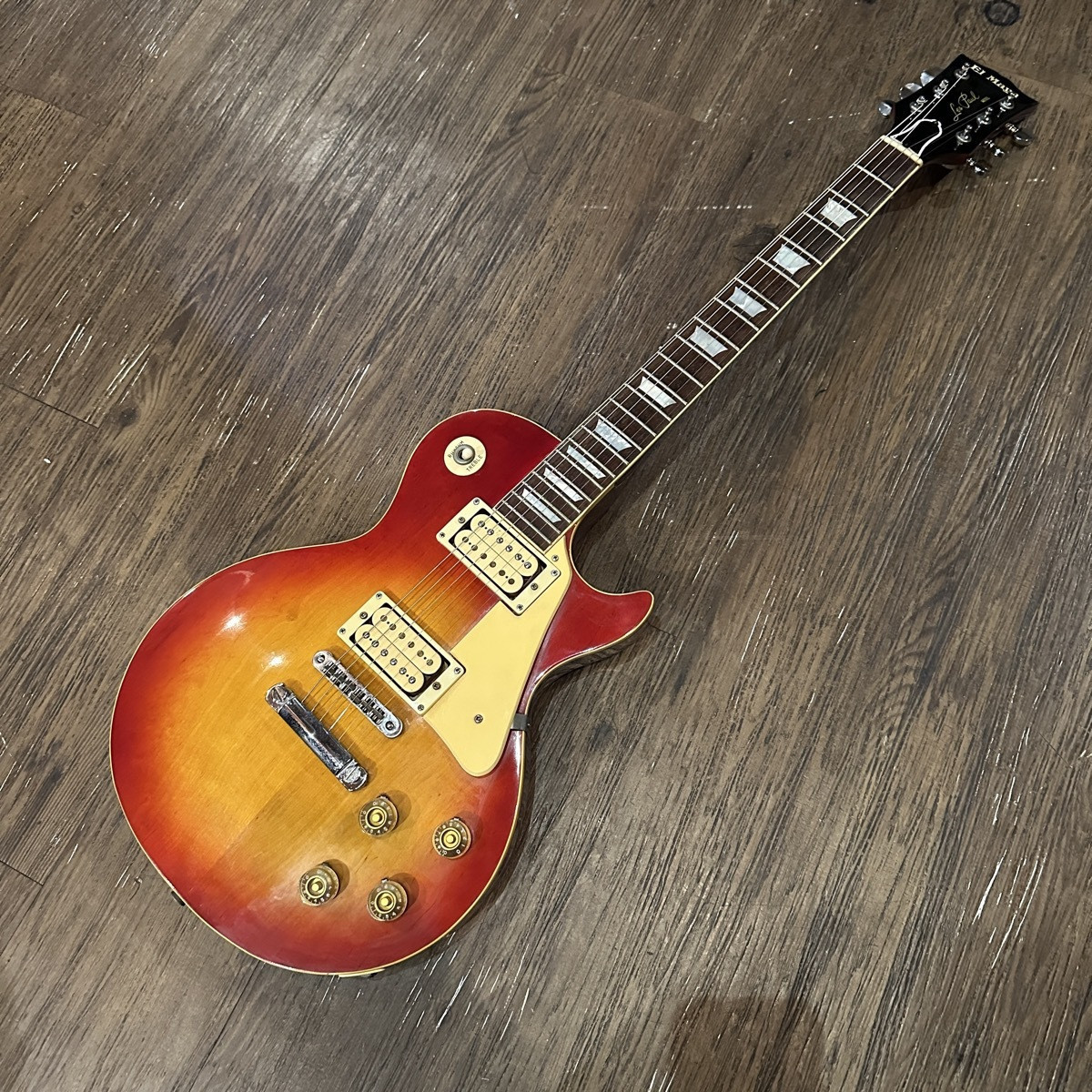 El Maya Vintage Les Paul Type 1970 Electric Guitar - Nice El Maya Vintage Les Paul Type 1970 Electric Guitar - Nice