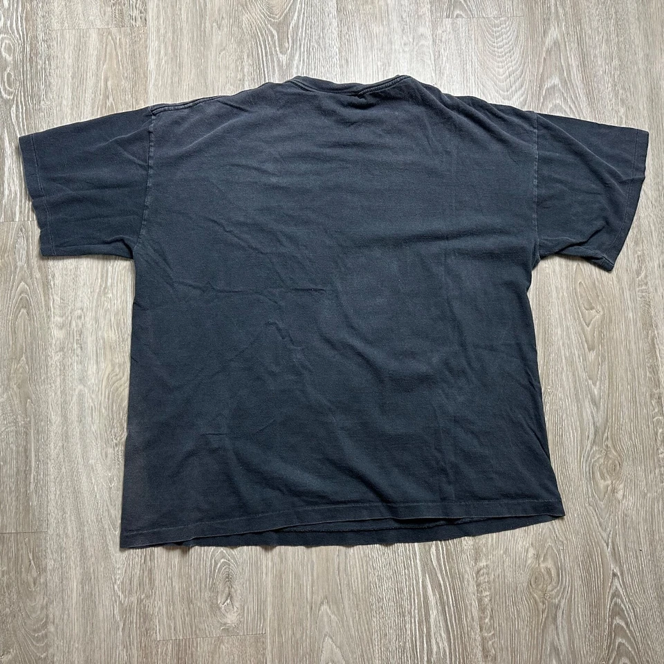 NBA Chicago Bulls 1997 Taz Looney Tunes Black Red Vintage Graphic T-Shirt Tee - Image 2 of 4