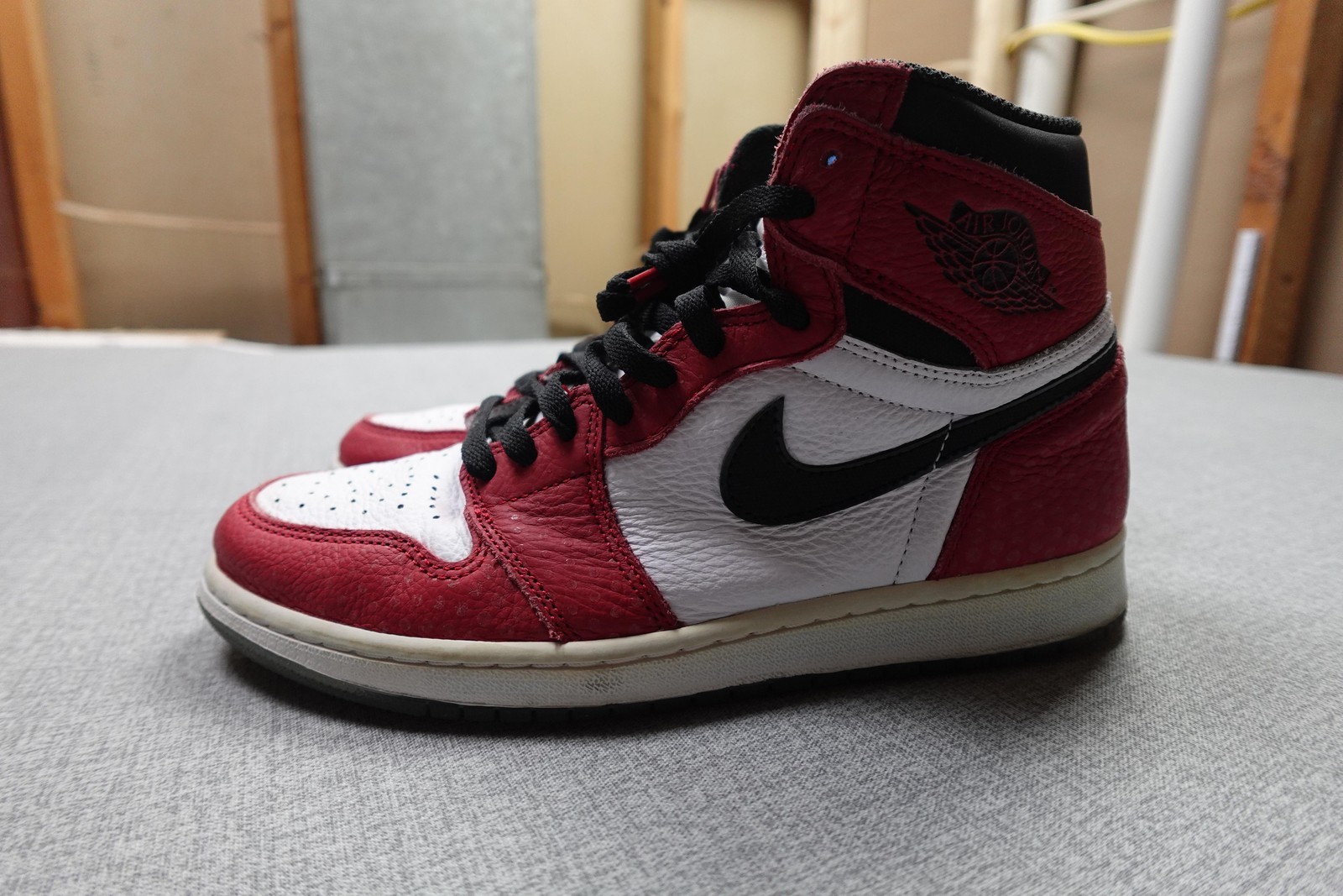 Air Jordan 1 Spiderman Origin Story Shoes Mens Size 9.5 Red 555088-602