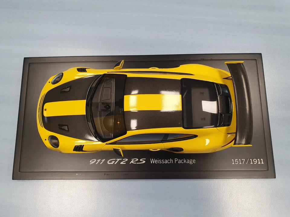 PORSCHE 911 GT2 RS Yellow Weissach Package 1/18 SPARK WAP 021 152 0J - Photo 3/4