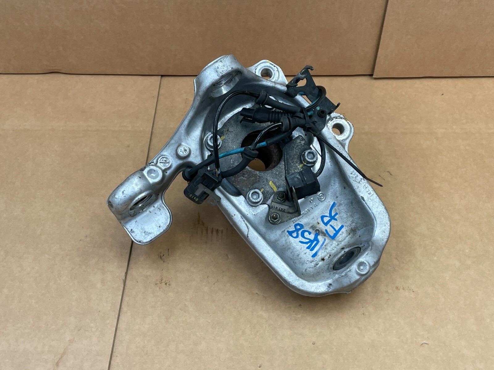 13 14 Maserati Granturismo M145 Front Right Spindle Knuckle Hub RWD 1458 OEM