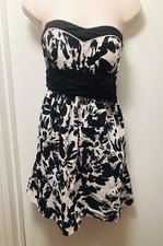 city triangles black and white strapless wrap around belt zip up dress Size 9