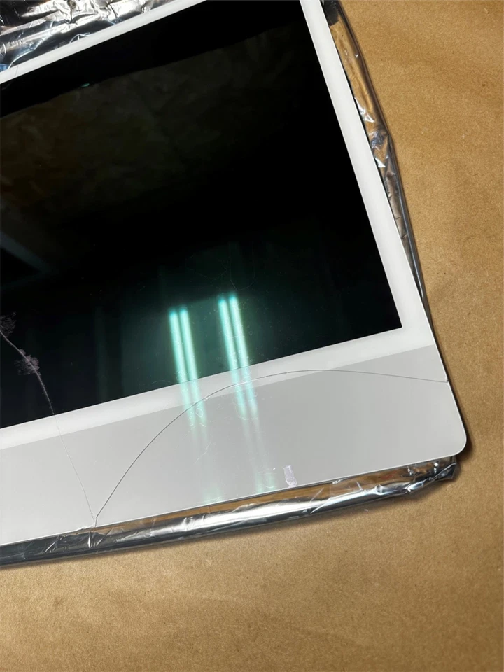 Apple iMac 661-16565 24" M1 A2438 A2439 White Silver LCD Display Screen - Broken - Image 4 of 4