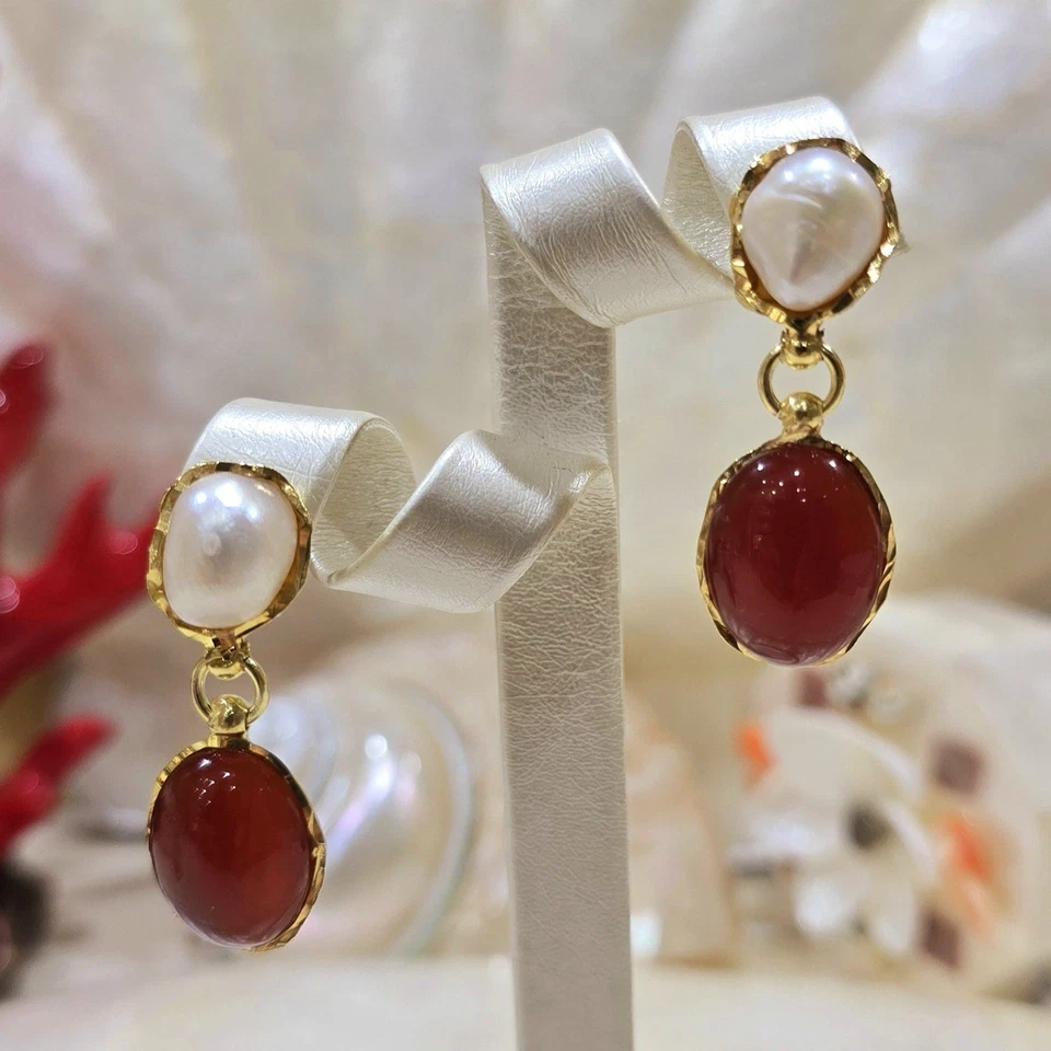 Orecchini Pendenti Con Perle Barocche, Corniola E Argento 925 Placcato In Oro - Immagine 3 di 4