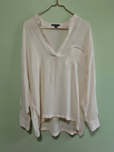Vince Ivory V-Neck  Blouse Women's Size M 100% Silk Minimalist Quiet Luxury
