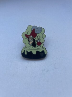 Official / Exclusive Disney trading pin - Captain Hook
