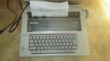Smith Corona DLX 100 Electronic Typewriter w New Ribbons thumbnail