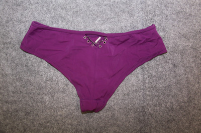 BIKINI UNTERTEIL BADE SLIP  GRÖSSE 42 LILA HINTEN MIT ZIERAUSSCHNITT VON SAPPH