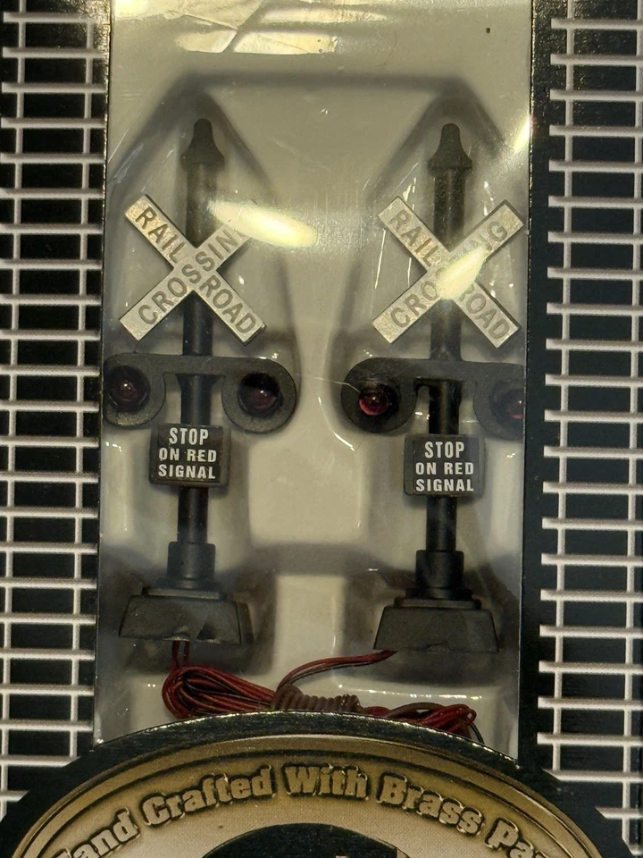 Model Power HO SCALE Lighted Railroad Signal w/ 2 Way Prewired Switch #1681 NEW - Image 2 of 4