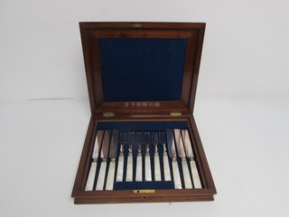 (ref288AO) Antique silver plated mother of pearl cutlery cased
