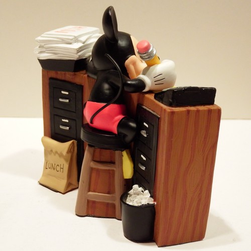 Walt Disney World - Mickey Mouse - Sleeping at Mickey's Vacation Desk Clock *VGC - Picture 4 of 23