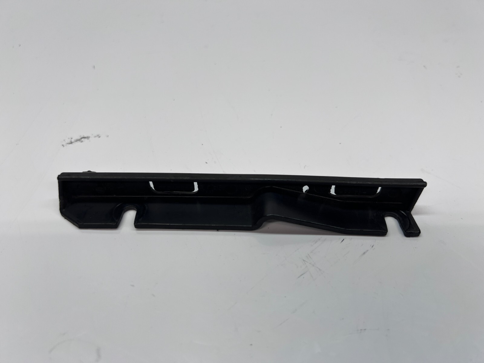 LAMBORGHINI AVENTADOR PASSENGER RIGHT QUARTER PANEL SECURING BRACKET 470853796