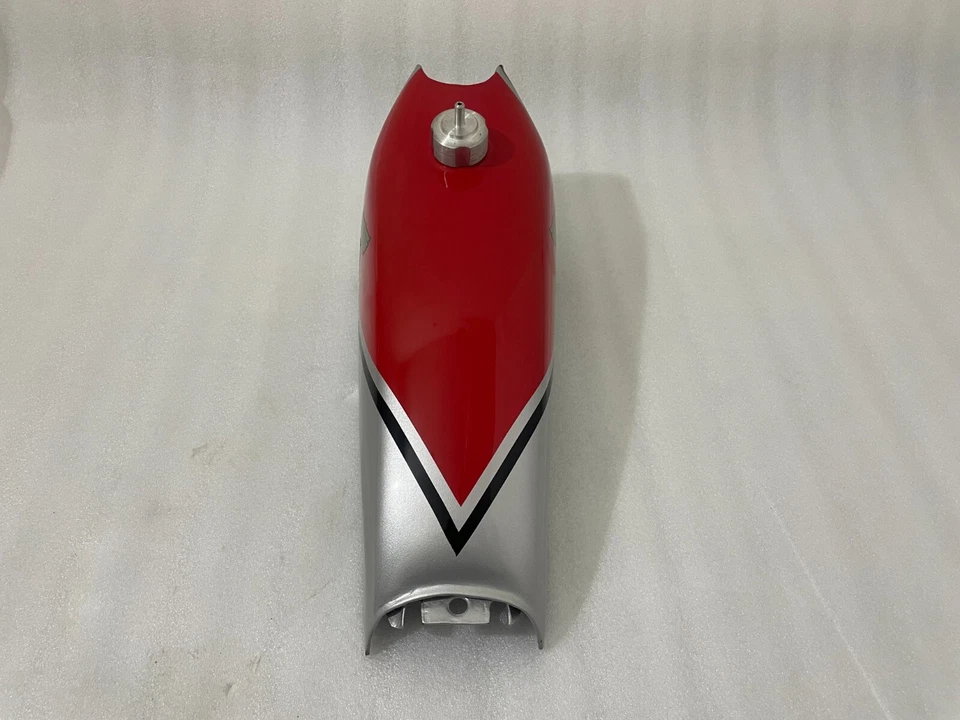 Honda TL 125 S BJ 1978 modelo acero rojo plata pintado tanque de combustible con tapa y grifo Foto 3 de 4