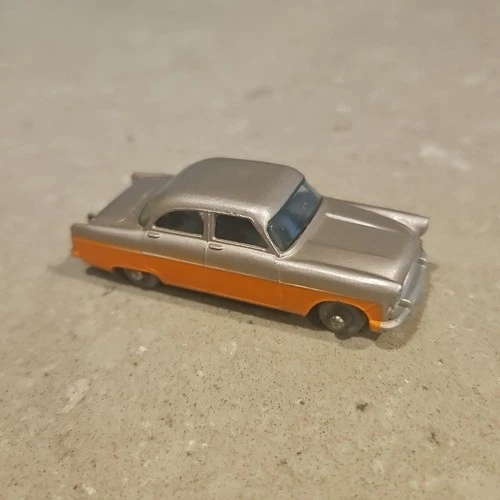 Matchbox Lesney No 33 Ford Zodiac Mauve/Orange Gray Wheels Excellent Condition
