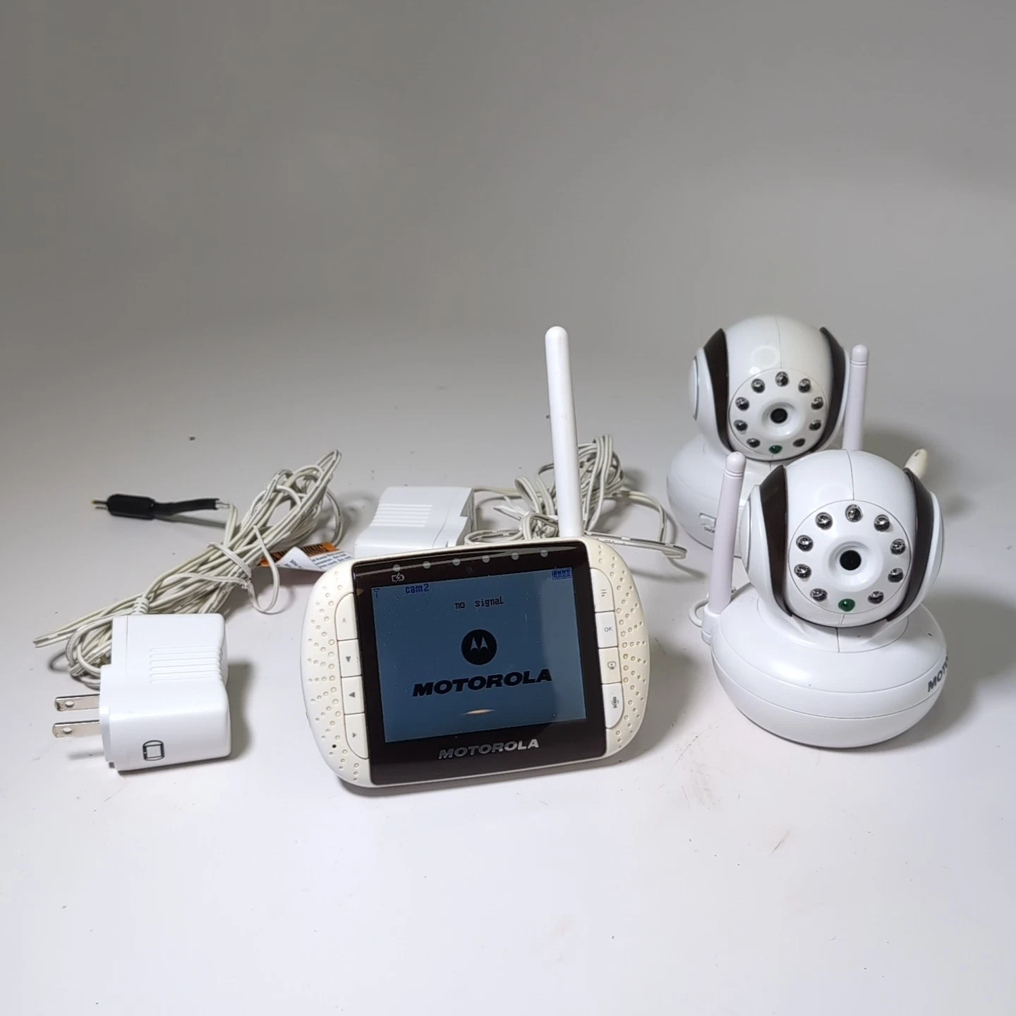 READ- Baby Monitor Motorola MBP36BU Video Monitor & Motorola Camera MBP36BUWhite