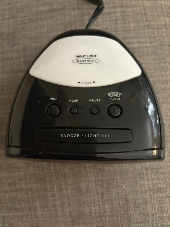 Timex Alarm Clock Indiglo Night-Light - Image 4 of 4