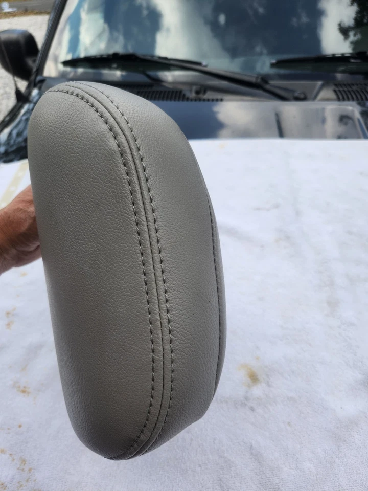 Encosto de cabeça de couro cinza esquerdo ou direito Toyota Highlander SEGUNDA FILA EXTERIOR 2008-2013 - Imagem 4 de 4