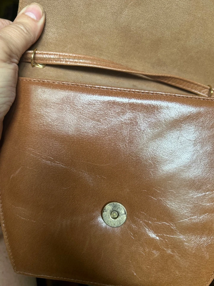 80’s Vtg Sasha Crossbody Saddle Bag Flap Suede Leather Natural Tan Shoulder Bag - Image 3 of 4