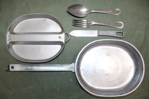 US Military Issue 1945 WW2 Metal Mess Kit Meat Can with Fork Knife an Spoon JM38