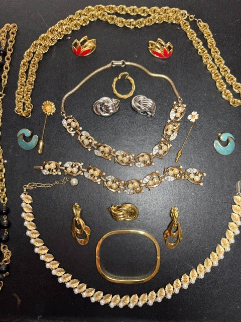 MIXED LOT OF TRIFARI ,(17) GOLDTONE SET,PEARLS,ENAMEL, CLIP-ONS, STICKPINS