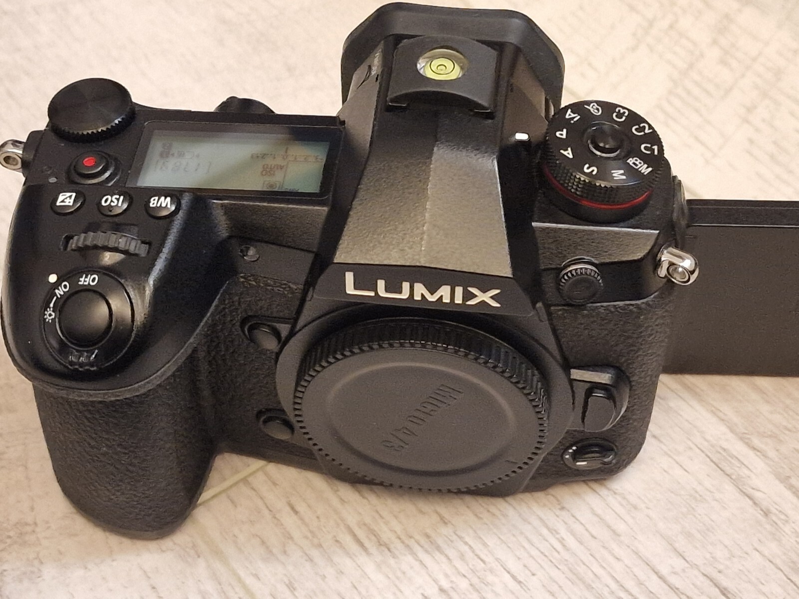 Panasonic LUMIX DCG9 Camera Body + Battery Grip + Battery + Charger eBay