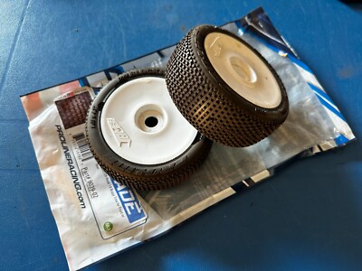 PRO-LINE RACING BLOCKADE 1:8 BUGGY RÄDER UND REIFEN 2 STÜCK