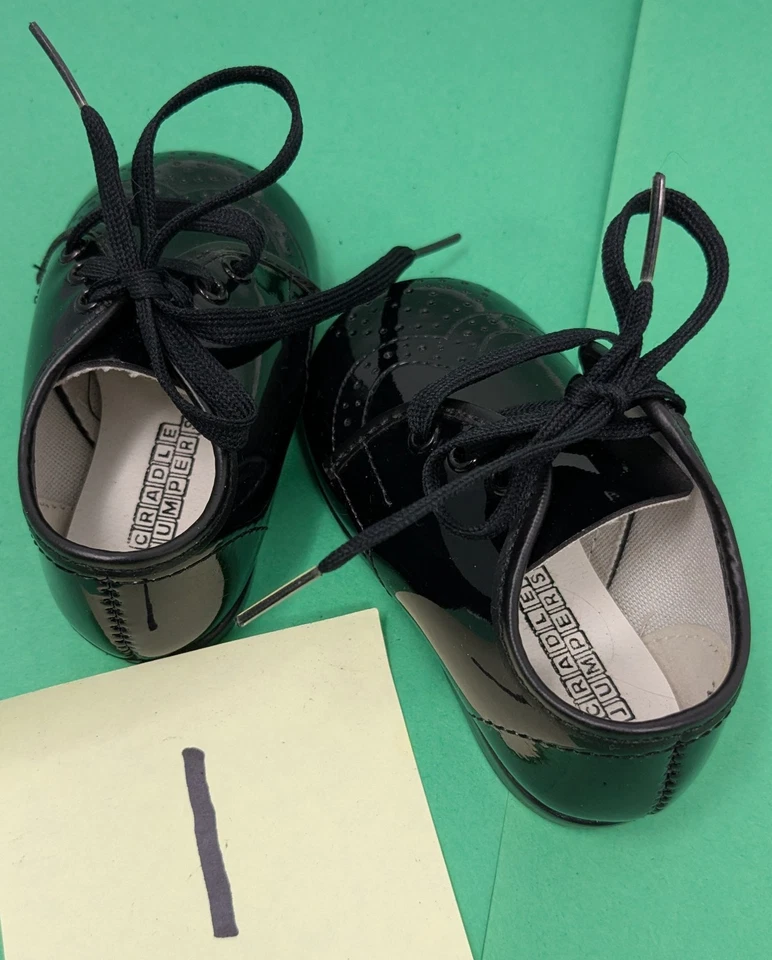 Lote de 8 zapatos deportivos y zapatos suaves Cherokee para bebés pequeños talla 1 y 2 con corbatas Foto 4 de 4