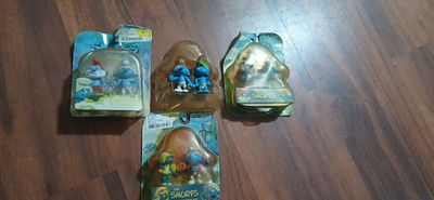 2009 peyo lot of 8 smurfs in packages fast free shipping