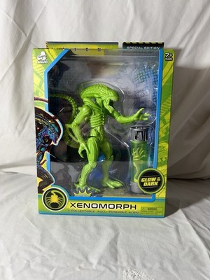 Aliens Xenomorph 7'' Warrior Xeno Figure GLOW-IN-THE-DARK Sealed A2