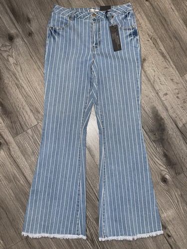 VERSONA Women’s Modern Flare Blue & White Striped High Waisted Jeans Size 6 NWT
