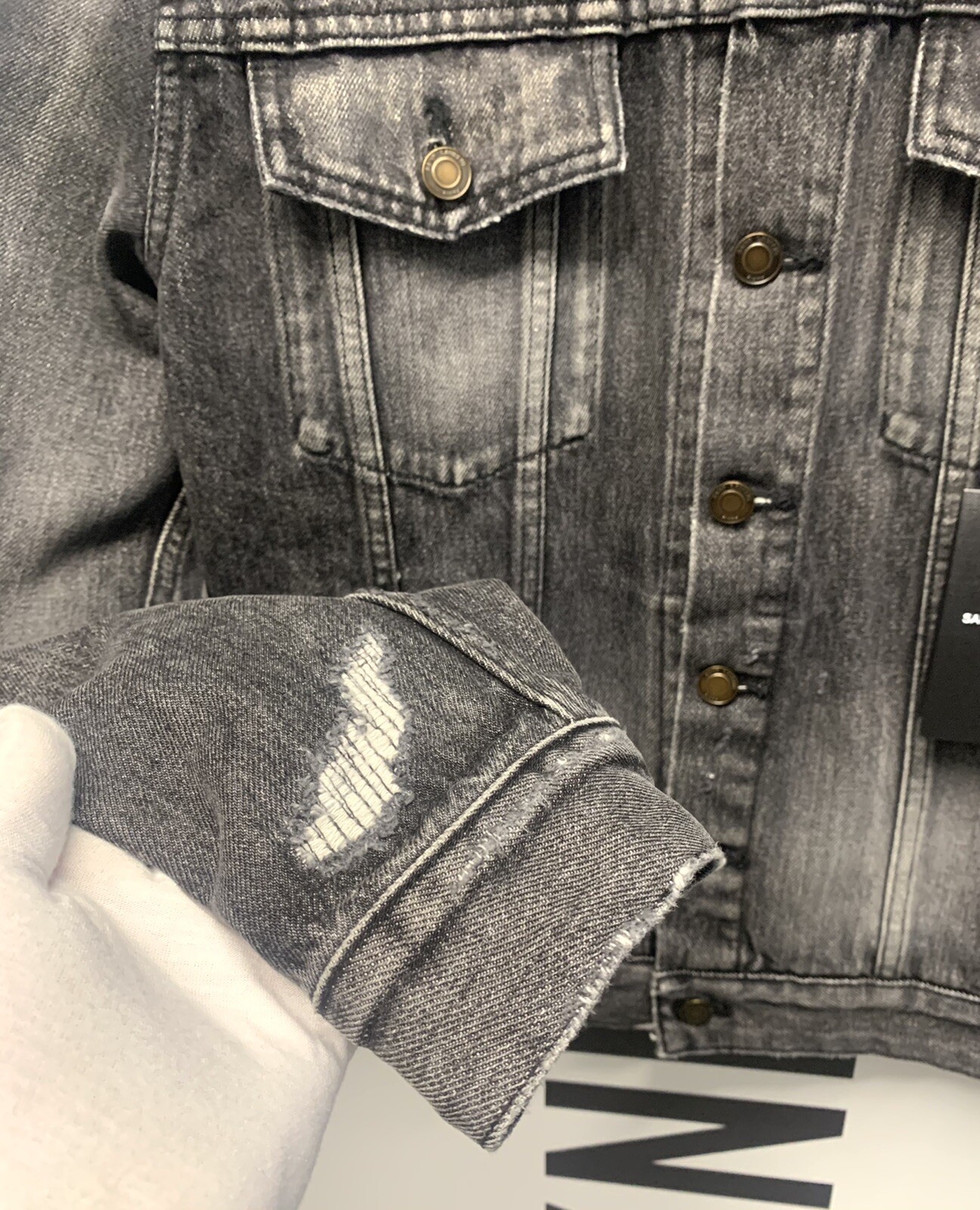 Giacca di jeans Saint Laurent nera lavata invecchiata taglia media prezzo consigliato £ 975