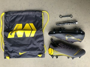 Nike Kinder Fussball Hallenschuhe VAPOR 13 ACADEMY.