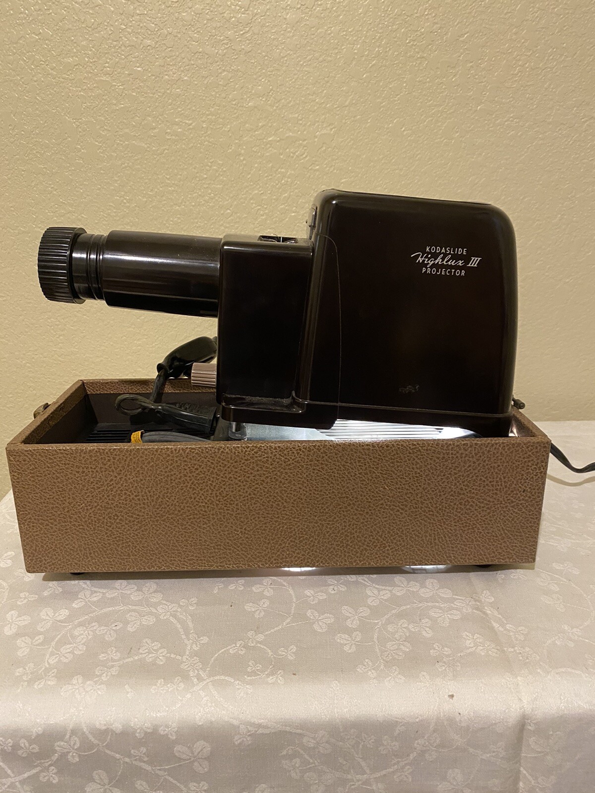 Vintage Kodak Kodaslide Highlux III Slide Projector with Blower Case Tested