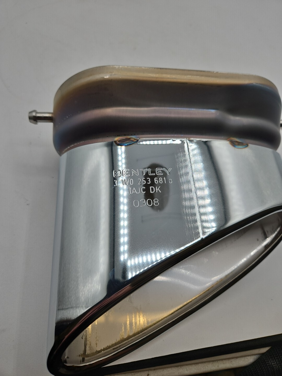 BENTLEY TRIM FOR EXHAUST TAIL PIP (3Y0253681D)