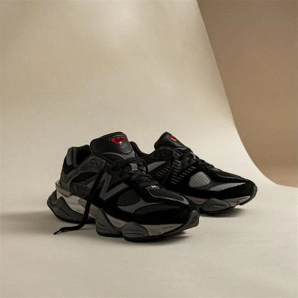 New Balance 9060 Black U9060BLK BRAND NEW US 8.5