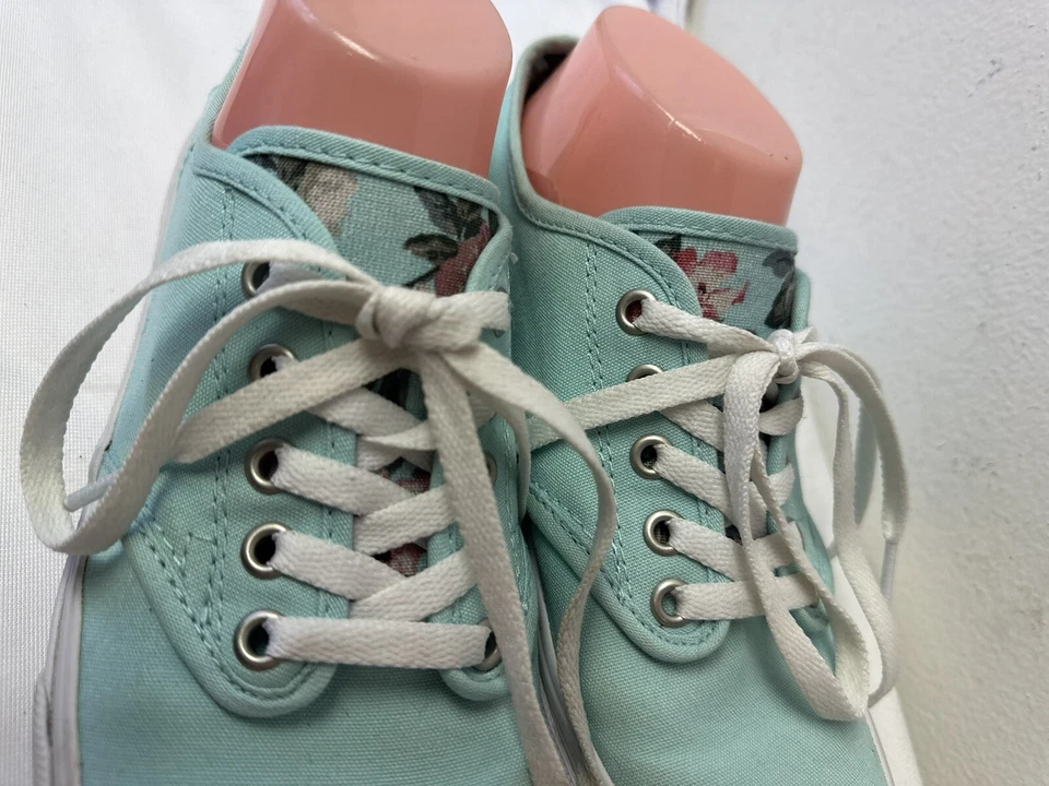Zapatillas informales de lona con cordones forradas con estampado floral verde azulado claro Vans para mujer 8,5 Foto 3 de 4