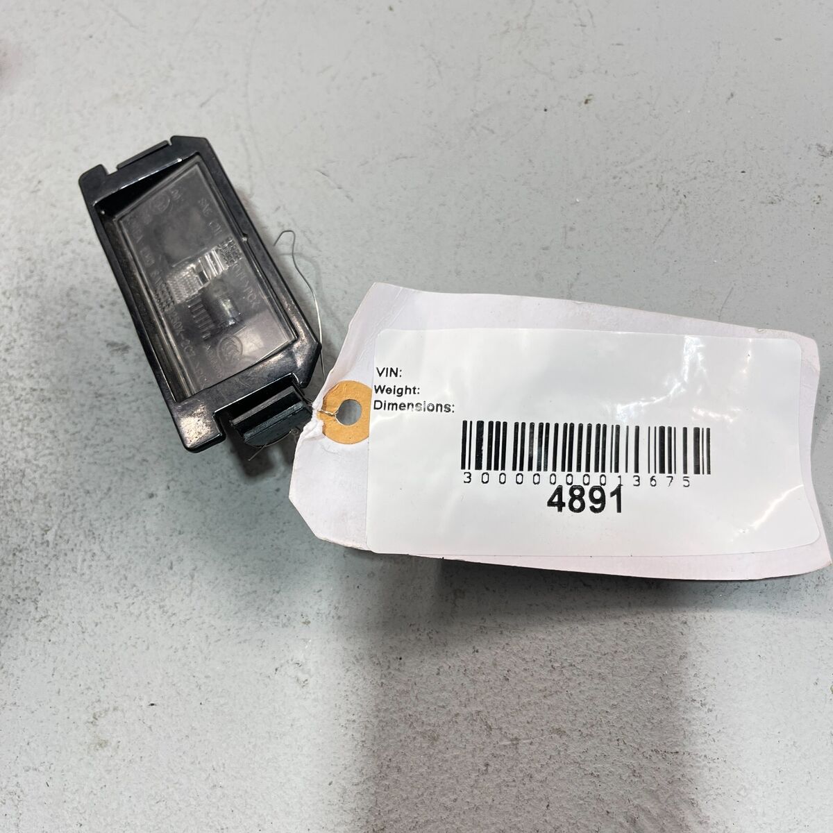 2012-2017 KIA RIO LEFT DRIVER SIDE LICENSE NUMBER PLATE 2012-2017 KIA RIO LEFT DRIVER SIDE LICENSE NUMBER PLATE