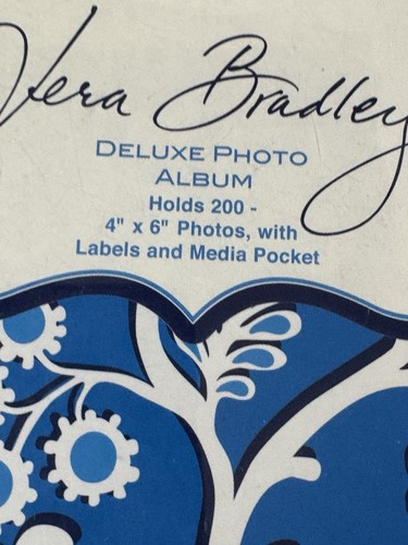 Vera Bradley Blue Lagoon Deluxe Photo Book Holds 200 4x6 Photos New - Picture 2 of 8