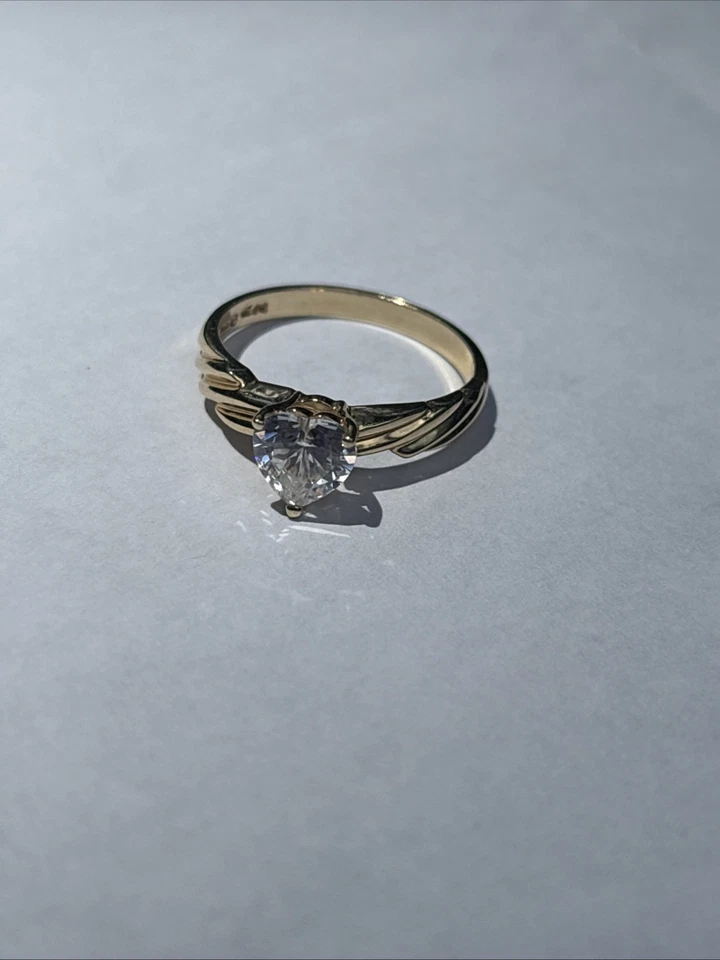 Size 7 14k Yellow Gold .29CT Diamond Solitaire Ring - Image 4 of 4
