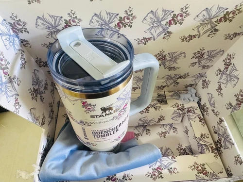 Stanley x LoveShackFancy 40oz Holiday Tumbler – Elegant Rosa Beaux Blue - Picture 8 of 9