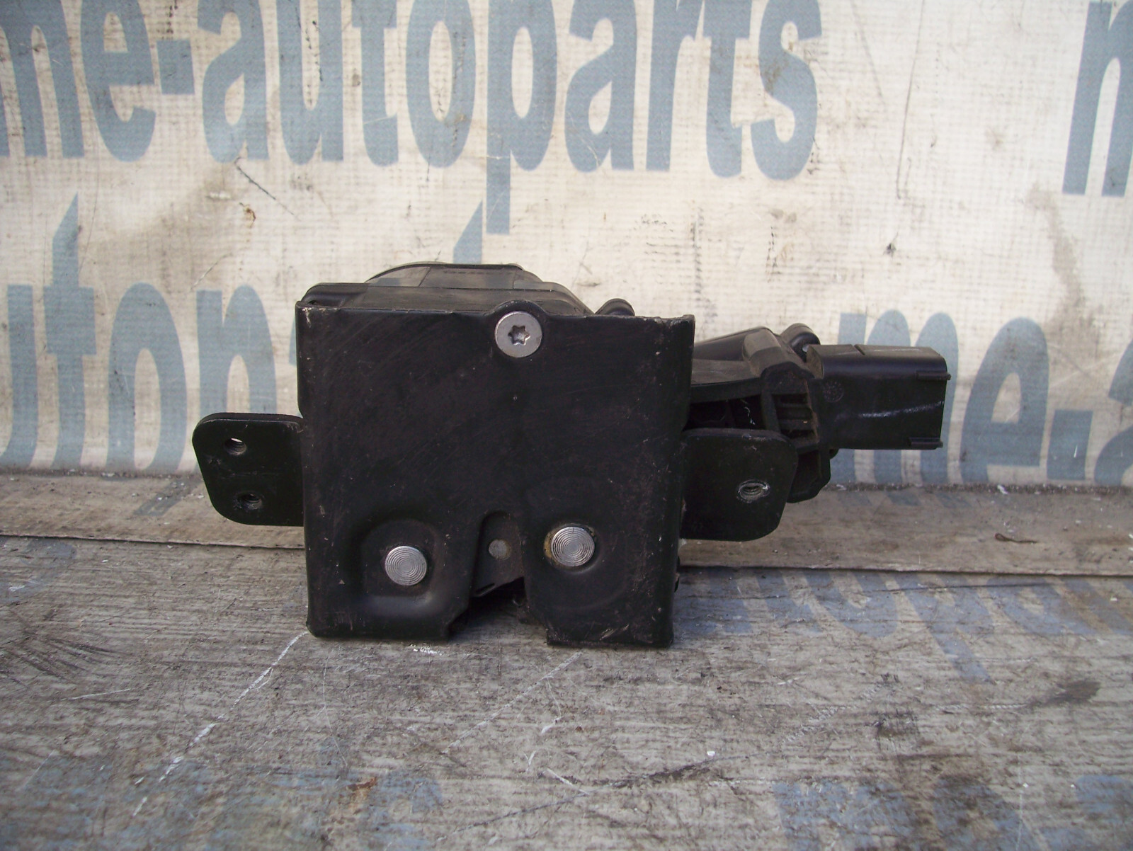 SOME 20062016 ESCALADE SRX OEM TRUNK LIFT GATE LIFTGATE LATCH ACTUATOR