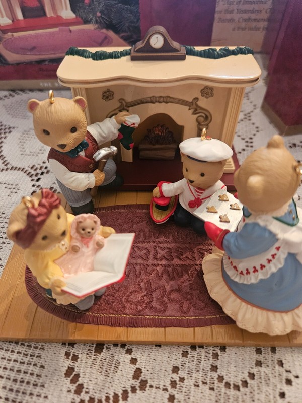 Hallmark Set of 5 The Bearingers Display Complete Abernathy Fireplace