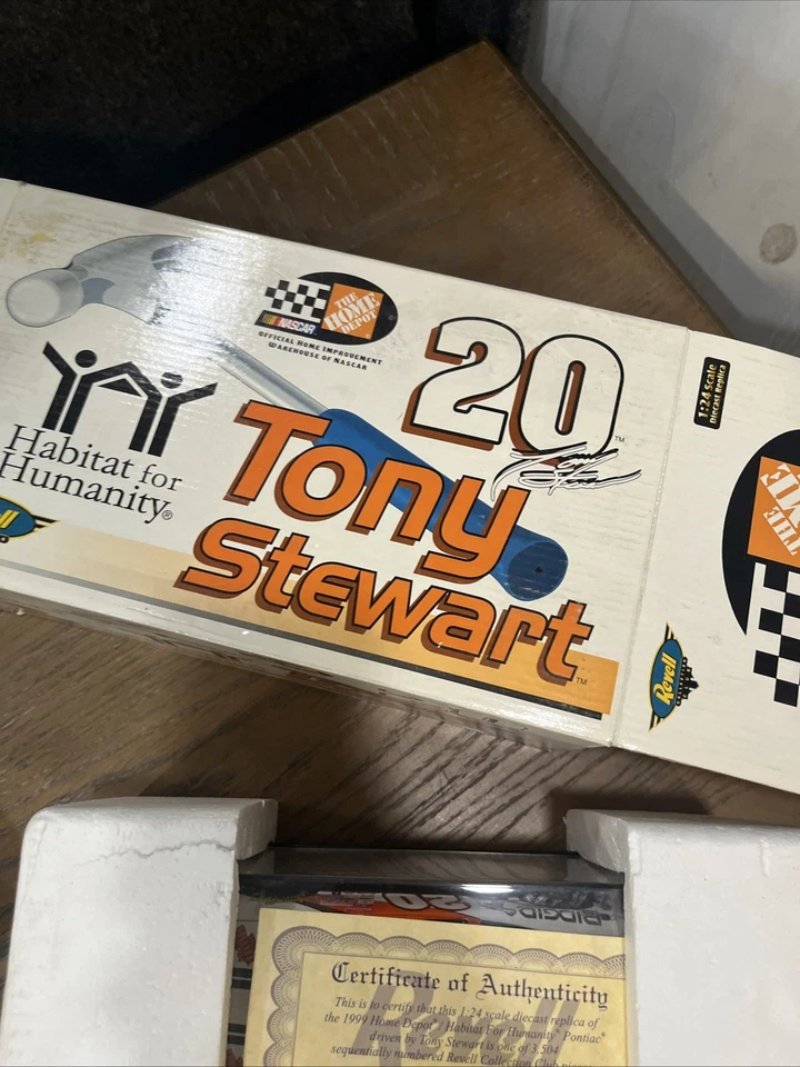1/18 SCALE TONY STEWART HABITAT FOR HUMANITY REVELL BRAND NEW MINT #1557 OF 2508 - Image 2 of 4