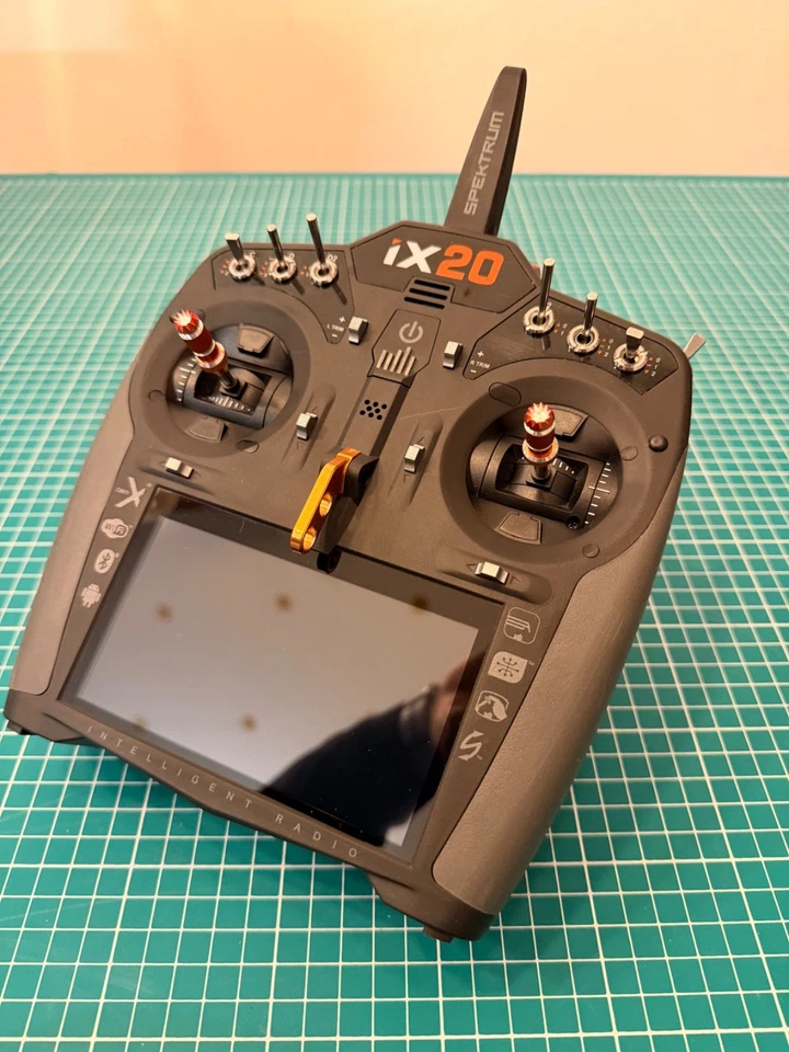 Spektrum iX20 Sender "SPMR20100EU" Fernsteuerung + Extra Senderakku und Koffer - Bild 2 von 4