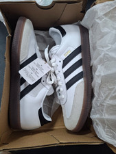 ADS-3 /Samba white shoes, NEW/DAMAGED BOX, Size 8 US men- 9 US Women, UNISEX.