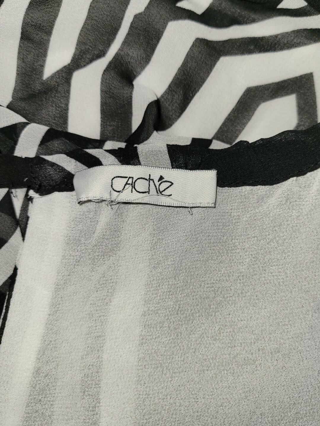 Cache Medium? Black White Chic Abstract Ruched Wa… - image 4