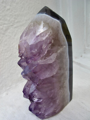 Amethyst Kristall Heilung Cluster Punkt große Intuition Natur Kraft Stein sitzt